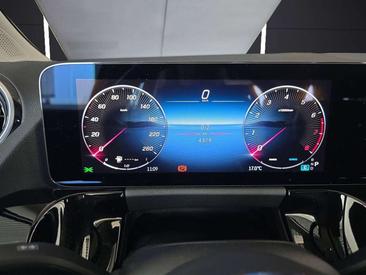 Mercedes GLA 200 — photo 12