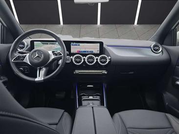 Mercedes GLA 180 — photo 10