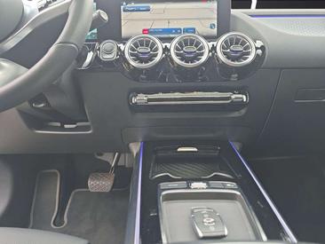Mercedes GLA 180 — photo 12