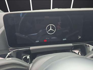 Mercedes GLA 180 — photo 13