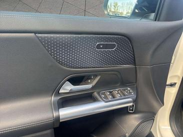 Mercedes GLA 200 Night Edition — photo 11
