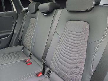 Mercedes GLA 180 — photo 14