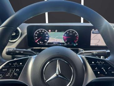 Mercedes GLA 180 AMG Line — photo 12