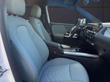 Mercedes GLA 180 AMG Line — photo 14