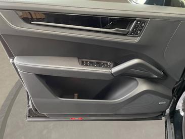 Porsche Cayenne III Turbo GT — photo 19