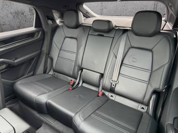 Porsche Cayenne III Turbo GT — photo 17