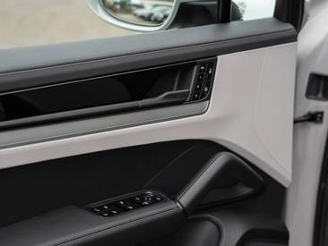 Porsche Cayenne III Turbo GT — photo 18