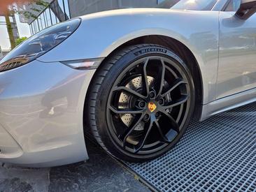 Porsche 718 Cabriolet Boxster — photo 25
