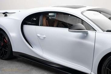 Bugatti Chiron — photo 8