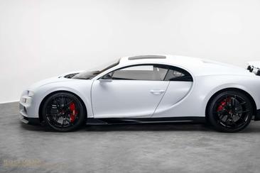 Bugatti Chiron — photo 10