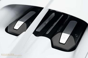 Bugatti Chiron — photo 12