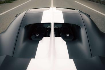 Bugatti Chiron — photo 14