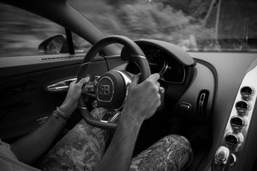 Bugatti Chiron — photo 21