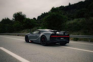 Bugatti Chiron — photo 24