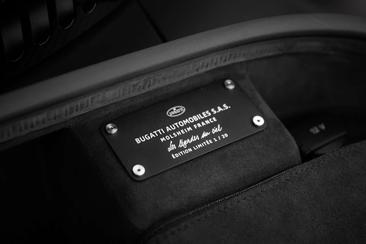 Bugatti Chiron — photo 28