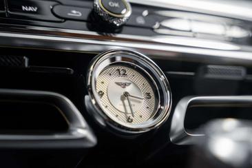 Bentley Flying Spur V8 Mulliner — photo 8