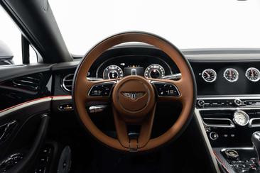 Bentley Flying Spur V8 Mulliner — photo 15