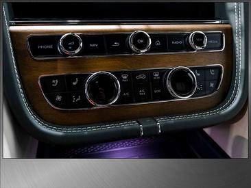 Bentley Bentayga Hybrid S Azure — photo 12