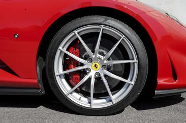 Ferrari 812 Superfast — photo 7
