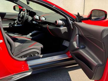 Ferrari 812 Superfast — photo 8