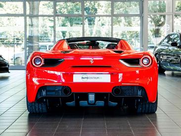 Ferrari 488 — photo 9