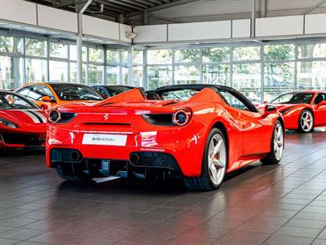 Ferrari 488 — photo 10