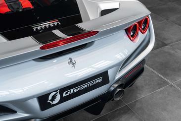Ferrari F8 Tributo — photo 18