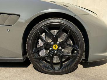 Ferrari GTC4Lusso — photo 7