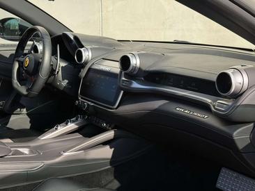 Ferrari GTC4Lusso — photo 10