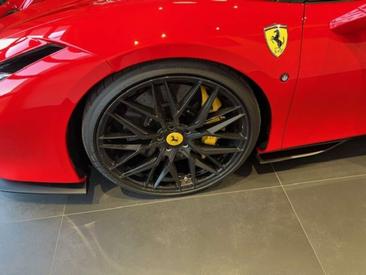 Ferrari F8 Spider — photo 4