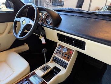 Ferrari Mondial T — photo 16