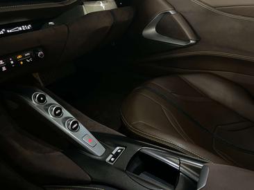Ferrari 812 Superfast — photo 12