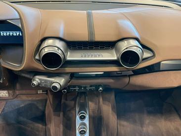 Ferrari 812 Superfast — photo 18