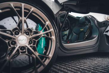 Aston Martin Valhalla V8 PHEV — photo 10