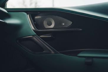 Aston Martin Valhalla V8 PHEV — photo 20