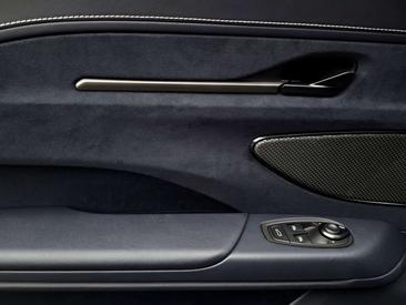 Aston Martin V8 S Coupe — photo 13