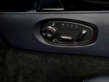 Aston Martin V8 S Coupe — photo 14