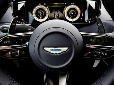 Aston Martin V8 S Coupe — photo 16