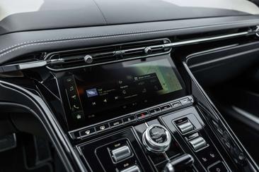 Aston Martin DB12 Coupé 4.0 V8 — photo 27