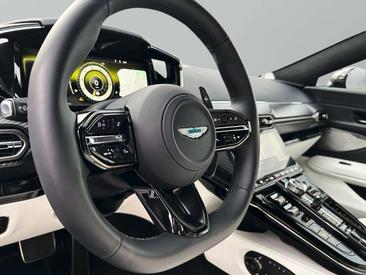 Aston Martin Vantage V8 — photo 18