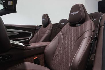 Aston Martin DB12 V8 — photo 3