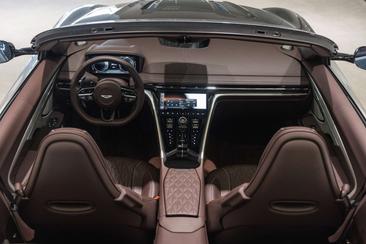 Aston Martin DB12 V8 — photo 4
