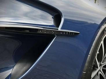 Aston Martin Vantage V8 — photo 31