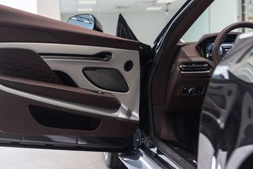 Aston Martin DB12 V8 — photo 9