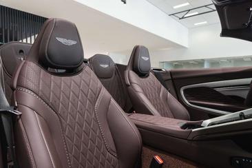 Aston Martin DB12 V8 — photo 15