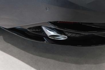 Aston Martin DB12 V8 — photo 20