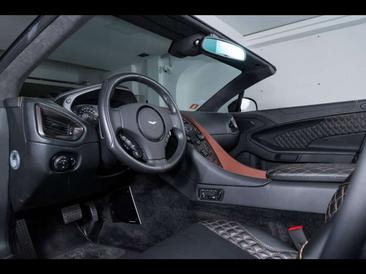 Aston Martin Vanquish V12 — photo 12