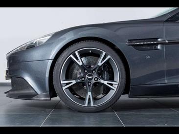 Aston Martin Vanquish V12 — photo 15