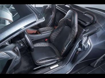 Aston Martin Vanquish V12 — photo 17