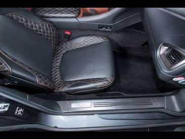 Aston Martin Vanquish V12 — photo 20